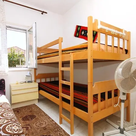 Apartment Businci 9450b Trogir